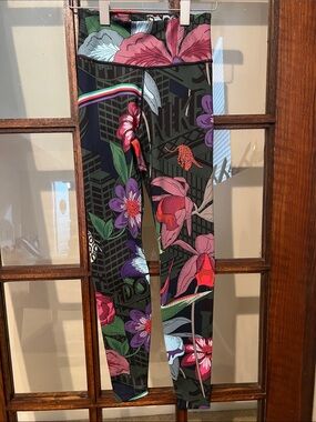 Nike Never worn Floral Graphic Leggings - Black with Pink & Purple